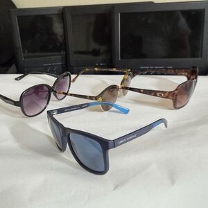 Armani, Tommy Hilfiger,Foster Grant,Oscar dlRenta Assorted Sunglasses Collection